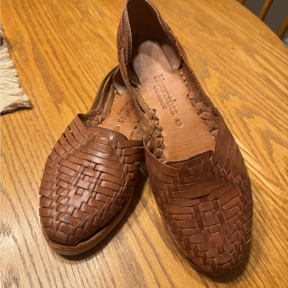 BearPaw Woven Brown Leather Flats